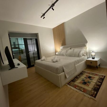 Lucas Downtown Apartment Tirana Exterior foto